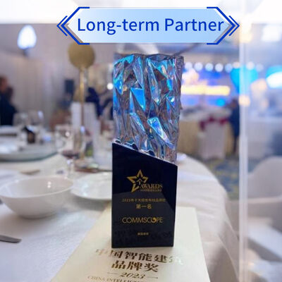 Сетевой кабель категории 6 U/UTP с одножильными проводниками 24AWG, 4 пары и длиной 305 м для высокоскоростной передачи данных